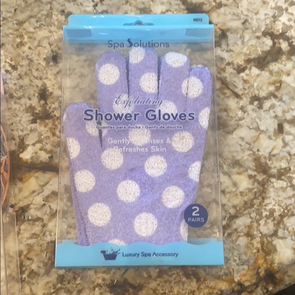 Gift bag with hair and skin products - Picture 3 of 6